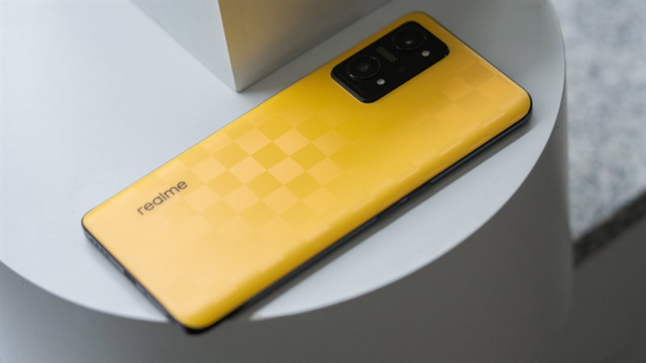 Pin của Realme Q5 Pro cho dung lượng 5000mAh, cùng sạc nhanh 80W.