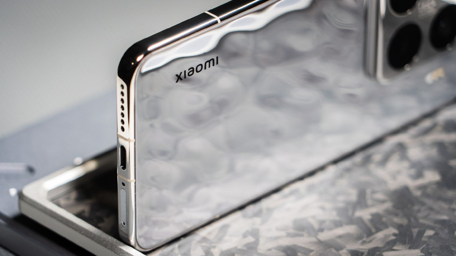 xiaomi-15-pro-thiet-ke